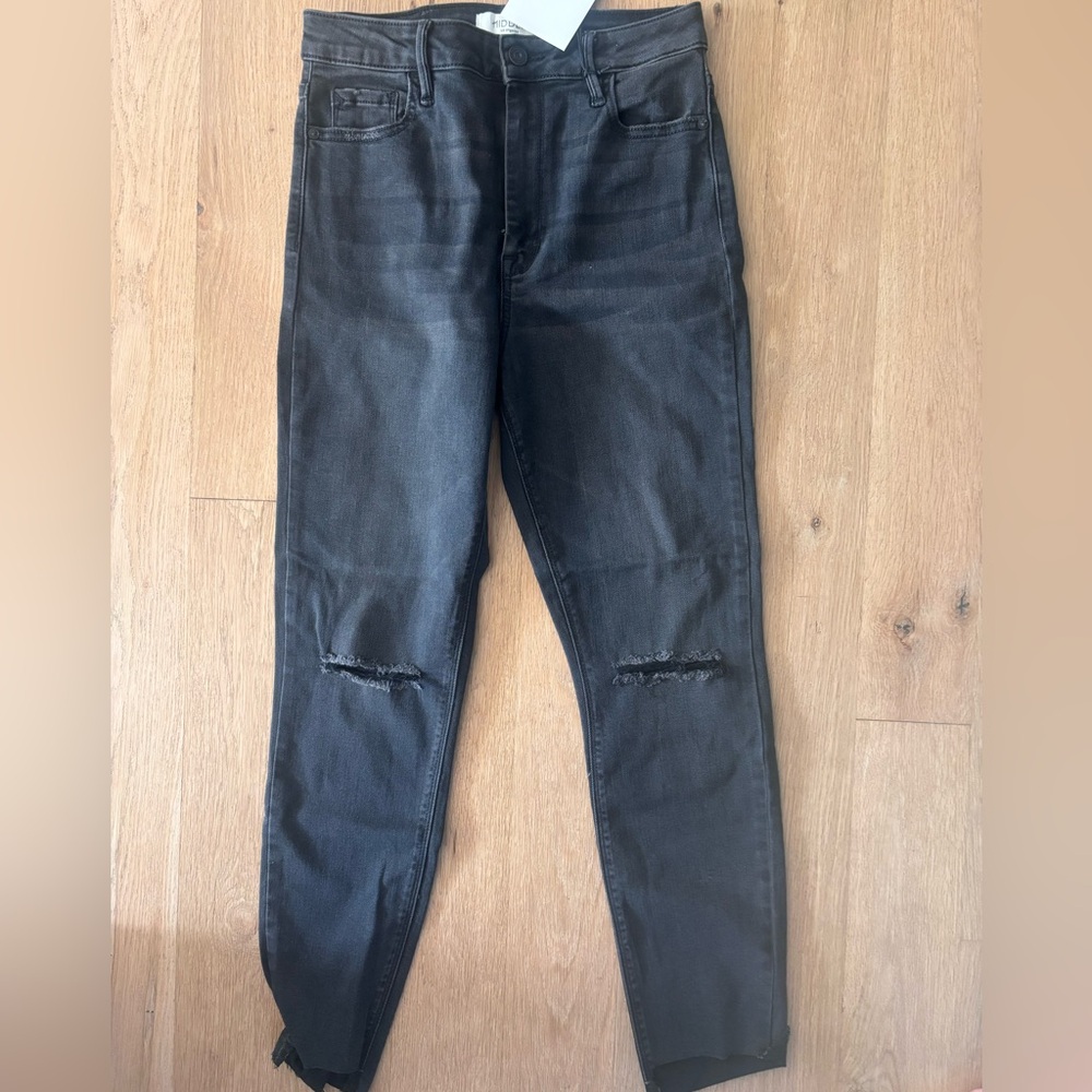 New with tags. Hidden "Taylor" Black Distressed Jeans